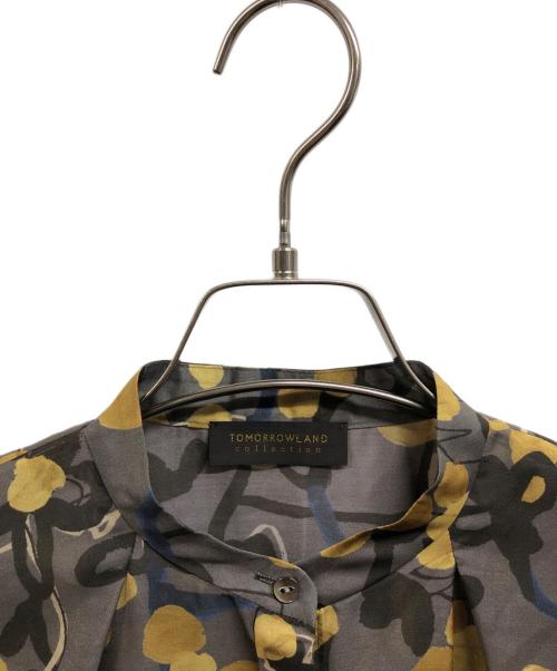 TOMORROW LAND collection（トゥモローランドコレクション）TOMORROW LAND collection (トゥモローランドコレクション) フラワープリント フレアタックスリーブブラウス グレー サイズ:36の古着・服飾アイテム