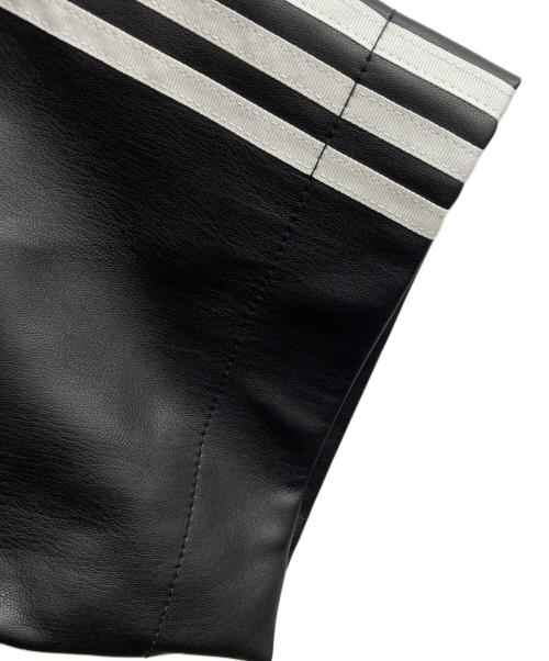 adidas（アディダス）adidas (アディダス) フェイクレザー アディカラー スリーストライプス ベースボールシャツ ブラック サイズ:Mの古着・服飾アイテム