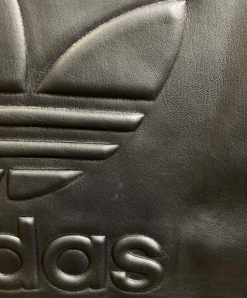 adidas（アディダス）adidas (アディダス) フェイクレザー アディカラー スリーストライプス ベースボールシャツ ブラック サイズ:Mの古着・服飾アイテム