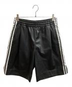 adidasアディダス）の古着「フェイクレザースリーストライプスショーツ」｜ブラック