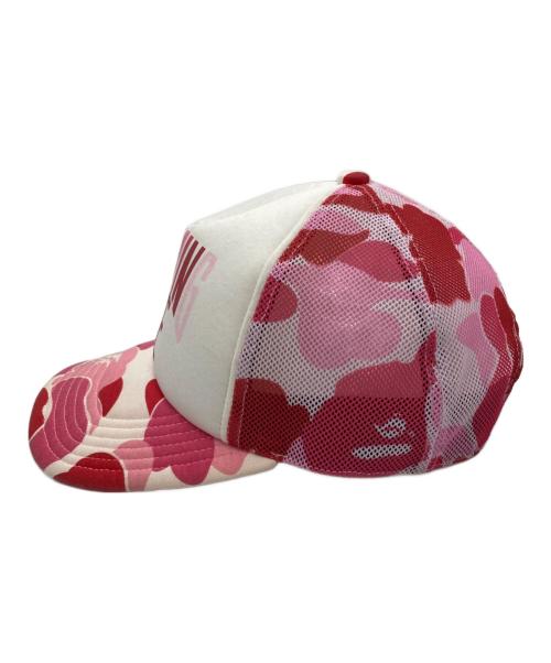 A BATHING APE（ア ベイシング エイプ）A BATHING APE (ア ベイシング エイプ) Abc Camo Nyc Logo Mesh Cap ピンク サイズ:Freeの古着・服飾アイテム