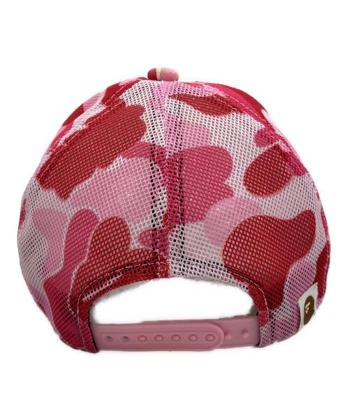 A BATHING APE（ア ベイシング エイプ）A BATHING APE (ア ベイシング エイプ) Abc Camo Nyc Logo Mesh Cap ピンク サイズ:Freeの古着・服飾アイテム