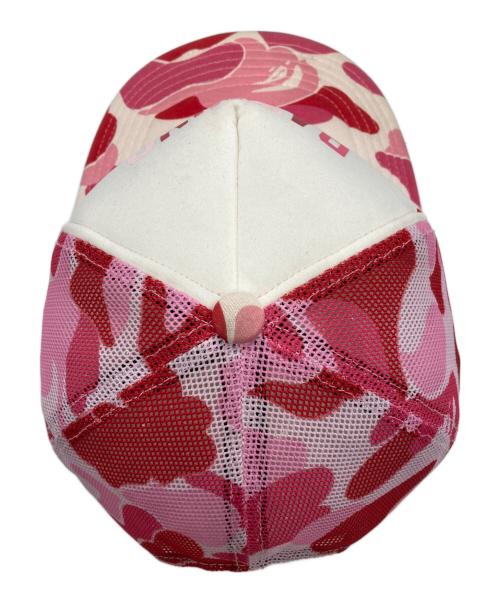 A BATHING APE（ア ベイシング エイプ）A BATHING APE (ア ベイシング エイプ) Abc Camo Nyc Logo Mesh Cap ピンク サイズ:Freeの古着・服飾アイテム