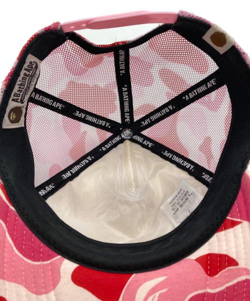 A BATHING APE（ア ベイシング エイプ）A BATHING APE (ア ベイシング エイプ) Abc Camo Nyc Logo Mesh Cap ピンク サイズ:Freeの古着・服飾アイテム