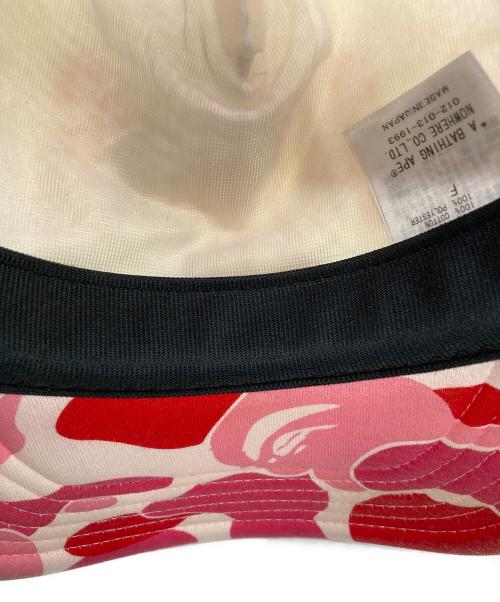 A BATHING APE（ア ベイシング エイプ）A BATHING APE (ア ベイシング エイプ) Abc Camo Nyc Logo Mesh Cap ピンク サイズ:Freeの古着・服飾アイテム