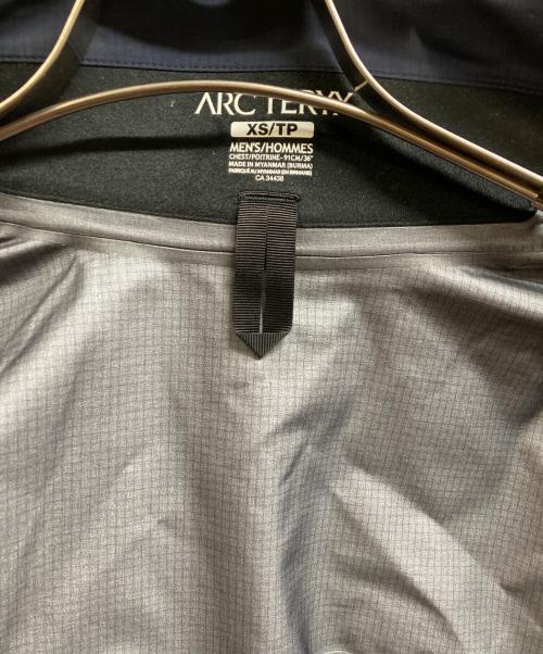 ARC'TERYX（アークテリクス）ARC'TERYX (アークテリクス) BETA SL HYBRID JACKET ネイビー サイズ:XSの古着・服飾アイテム
