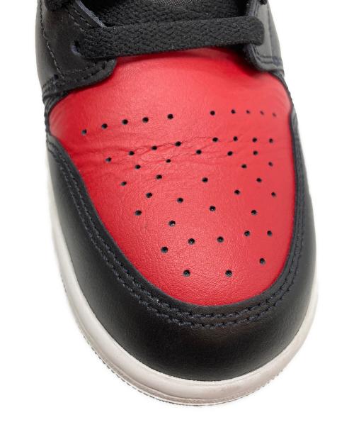 NIKE（ナイキ）NIKE (ナイキ) AIR JORDAN 1 MID ハイカットスニーカー blk/varsity red-summit wht サイズ:9の古着・服飾アイテム
