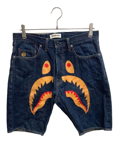 A BATHING APE（ア ベイシング エイプ）A BATHING APE (ア ベイシング エイプ) シャークデザイン ハーフデニムパンツ インディゴ サイズ:Mの古着・服飾アイテム