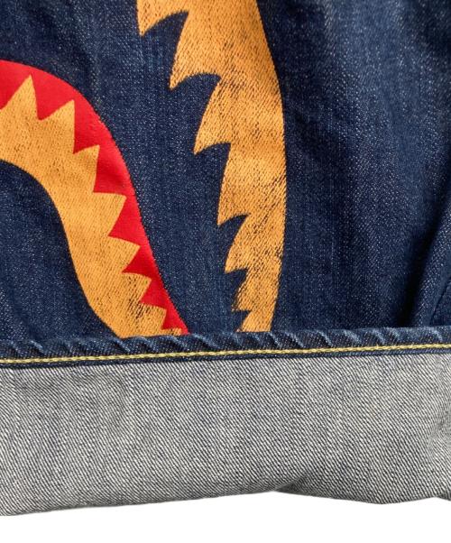 A BATHING APE（ア ベイシング エイプ）A BATHING APE (ア ベイシング エイプ) シャークデザイン ハーフデニムパンツ インディゴ サイズ:Mの古着・服飾アイテム