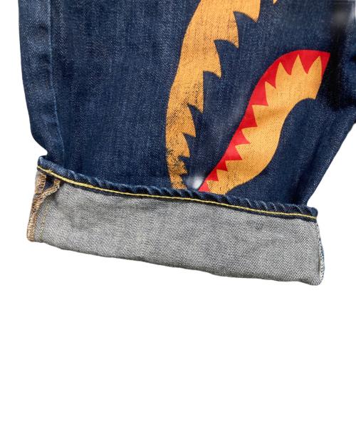 A BATHING APE（ア ベイシング エイプ）A BATHING APE (ア ベイシング エイプ) シャークデザイン ハーフデニムパンツ インディゴ サイズ:Mの古着・服飾アイテム