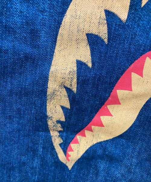 A BATHING APE（ア ベイシング エイプ）A BATHING APE (ア ベイシング エイプ) シャークデザイン ハーフデニムパンツ インディゴ サイズ:Mの古着・服飾アイテム