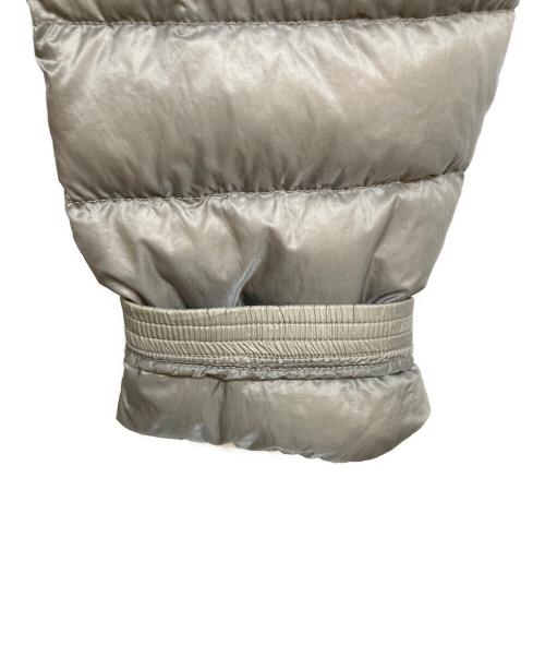 MONCLER（モンクレール）MONCLER (モンクレール) ダウンジャケット グレー サイズ:4の古着・服飾アイテム