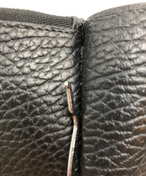 Maison Margiela（メゾンマルジェラ）Maison Margiela (メゾンマルジェラ) グレインレザー マネークリップ付き 二つ折り財布 ブラックの古着・服飾アイテム