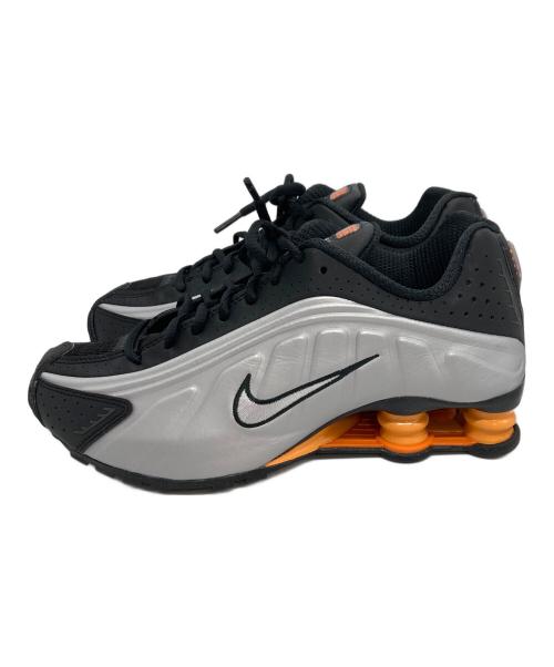 NIKE（ナイキ）NIKE (ナイキ) SHOX R4 BLACK/VAST GREY-BRIGHT MANDARIN グレー サイズ:UK6の古着・服飾アイテム