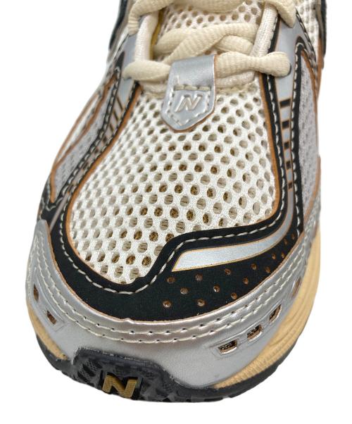 NEW BALANCE（ニューバランス）NEW BALANCE (ニューバランス) ローカットスニーカー ブラック×ベージュ サイズ:UK8の古着・服飾アイテム