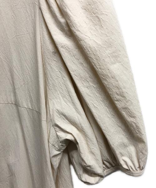 6(ROKU) BEAUTY&YOUTH（ロク ビューティーアンドユース）6(ROKU) BEAUTY&YOUTH (ロク ビューティーアンドユース) VOLUME SHORT SLEEVE DRESS/6(ROKU) BEAUTY&YOUTHワンピース ベージュ サイズ:36の古着・服飾アイテム