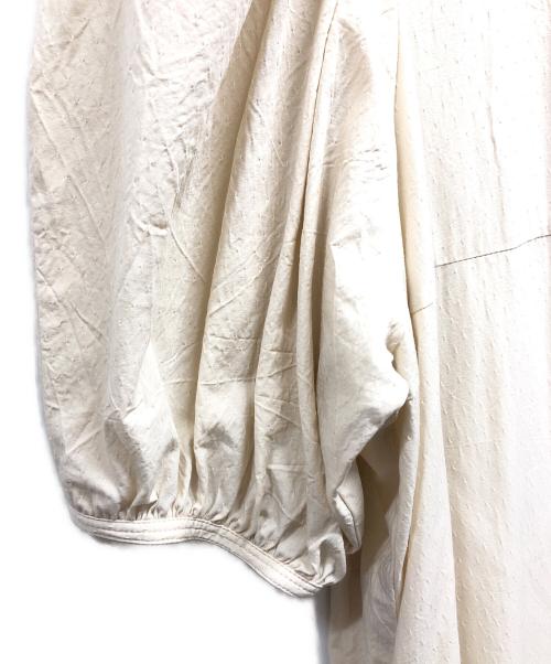6(ROKU) BEAUTY&YOUTH（ロク ビューティーアンドユース）6(ROKU) BEAUTY&YOUTH (ロク ビューティーアンドユース) VOLUME SHORT SLEEVE DRESS/6(ROKU) BEAUTY&YOUTHワンピース ベージュ サイズ:36の古着・服飾アイテム