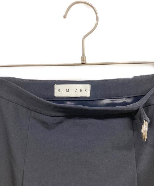 RIM.ARK（リムアーク）RIM.ARK (リムアーク) Lower part pleats SK ネイビー サイズ:38の古着・服飾アイテム