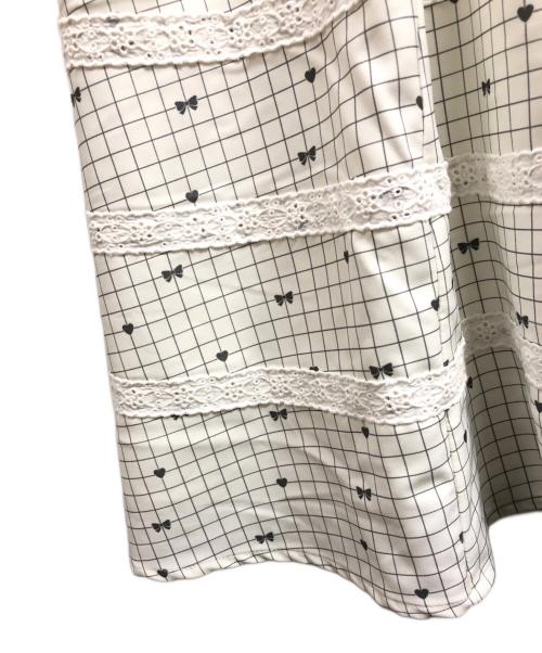 Lolime（ロリミィ）Lolime (ロリミィ) Heart arrowジャンパースカートワンピース ホワイト サイズ:XLの古着・服飾アイテム