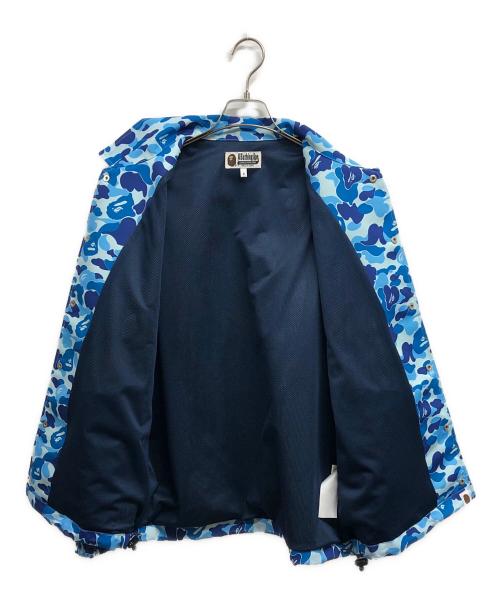 A BATHING APE（ア ベイシング エイプ）A BATHING APE (アベイシングエイプ) ABC CAMO LOGO COACH JACKET ブルー サイズ:Sの古着・服飾アイテム