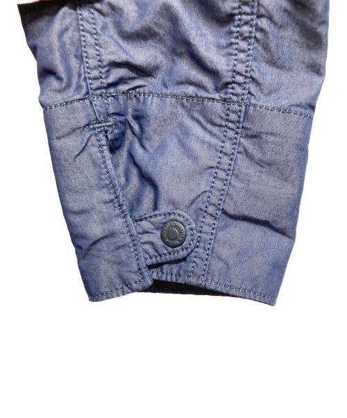 WHITE MOUNTAINEERING（ホワイトマウンテ二アニング）WHITE MOUNTAINEERING (ホワイトマウンテ二アニング) CHAMBRAY NO COLLAR BIG POCKET SHIRT ネイビーの古着・服飾アイテム