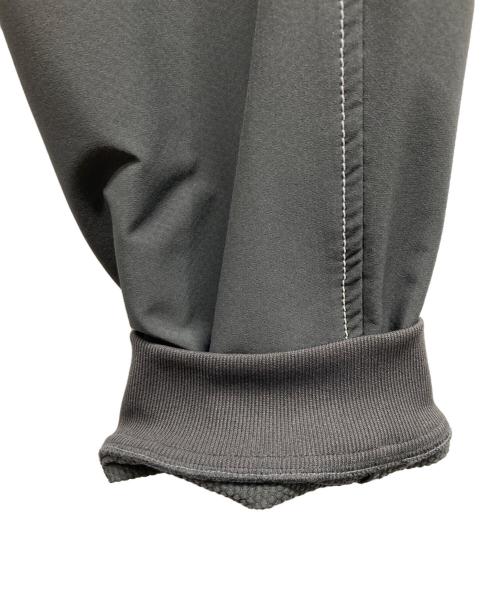 and wander（アンドワンダー）and wander (アンドワンダー) ライトストレッチシェルパンツ グレー サイズ:XLの古着・服飾アイテム