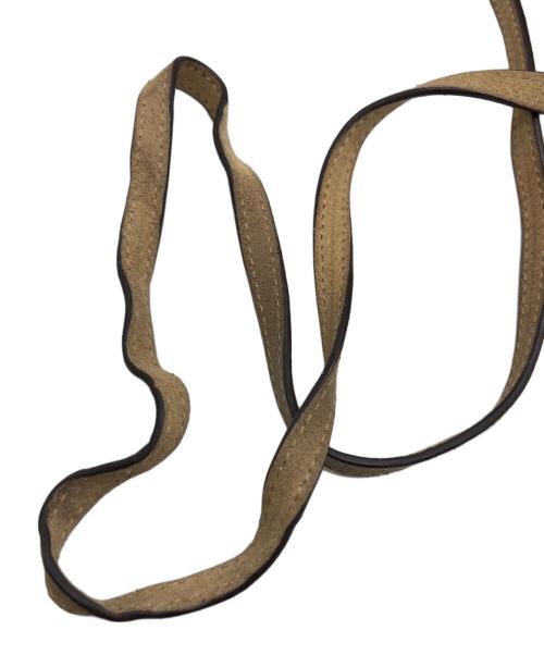 J&M DAVIDSON（ジェイ＆エム デヴィッドソン）J&M DAVIDSON (ジェイ＆エム デヴィッドソン) スタッズデザインスウェードショルダーバッグ ベージュの古着・服飾アイテム