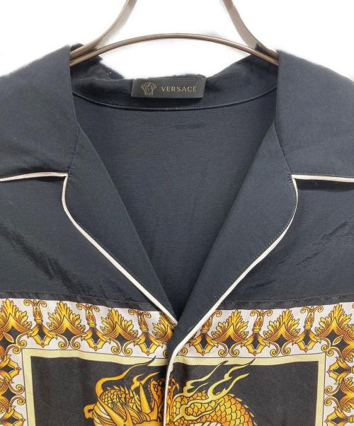 VERSACE（ヴェルサーチェ）VERSACE (ヴェルサーチェ) ドラゴン柄シャツ ブラック サイズ:40の古着・服飾アイテム