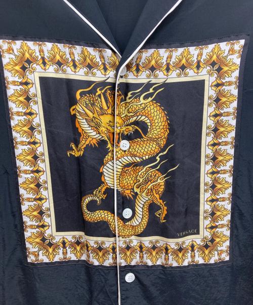 VERSACE（ヴェルサーチェ）VERSACE (ヴェルサーチェ) ドラゴン柄シャツ ブラック サイズ:40の古着・服飾アイテム