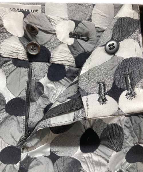 ISSEY MIYAKE（イッセイミヤケ）ISSEY MIYAKE (イッセイミヤケ) 総柄 デザインパンツ グレー サイズ:3の古着・服飾アイテム