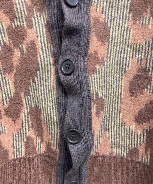 Acne studios（アクネ ストゥディオス）Acne studios (アクネ ストゥディオス) フェイスパッチ Ｖネックカーディガン ブラウン サイズ:XSの古着・服飾アイテム