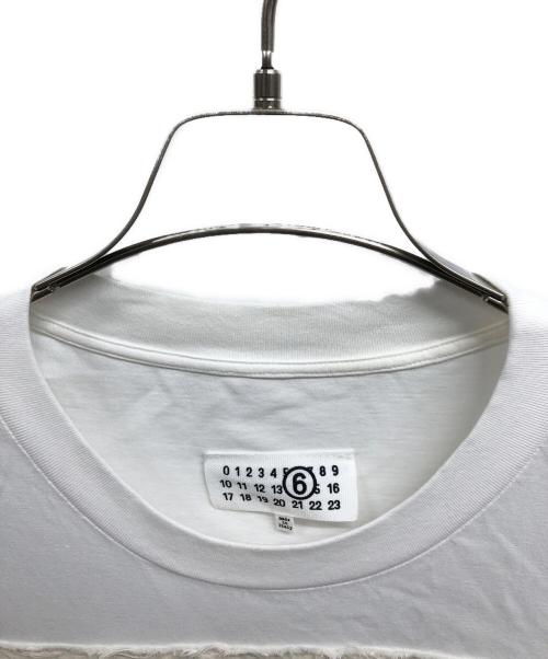 MM6 Maison Margiela（エムエムシックスメゾンマルジェラ）MM6 Maison Margiela (エムエムシックスメゾンマルジェラ) INVITATION Tシャツ ホワイト サイズ:Sの古着・服飾アイテム
