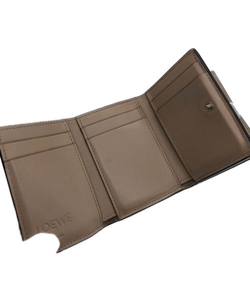LOEWE（ロエベ）LOEWE (ロエベ) アナグラムトライフォールドウォレット ベージュの古着・服飾アイテム