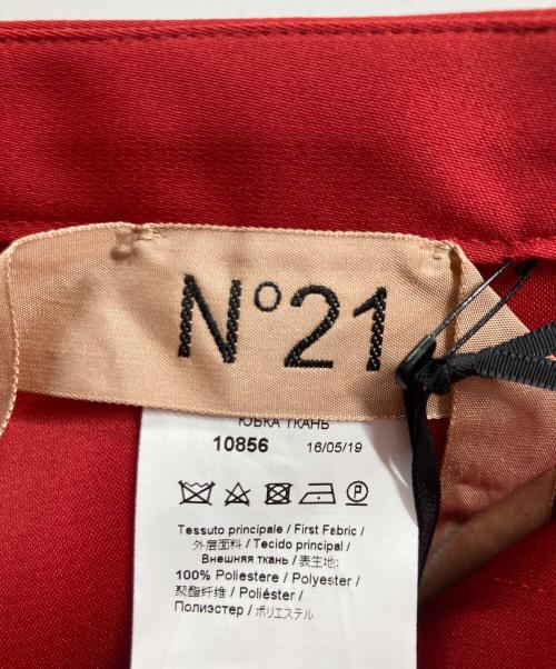 N°21（ヌメロヴェントゥーノ）N°21 (ヌメロヴェントゥーノ) フレアスカート レッド サイズ:38 未使用品の古着・服飾アイテム