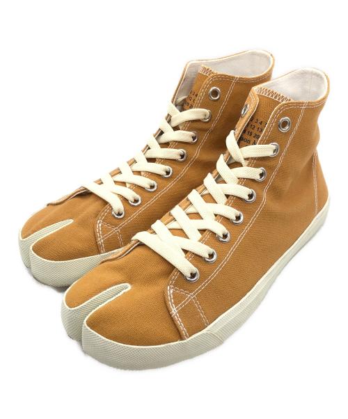 Maison Margiela（メゾンマルジェラ）Maison Margiela (メゾンマルジェラ) Tabi ハイカットスニーカー ベージュ サイズ:40の古着・服飾アイテム