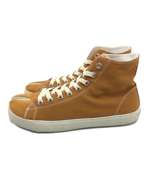 Maison Margiela（メゾンマルジェラ）Maison Margiela (メゾンマルジェラ) Tabi ハイカットスニーカー ベージュ サイズ:40の古着・服飾アイテム