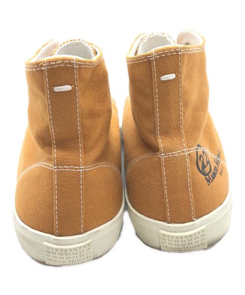 Maison Margiela（メゾンマルジェラ）Maison Margiela (メゾンマルジェラ) Tabi ハイカットスニーカー ベージュ サイズ:40の古着・服飾アイテム