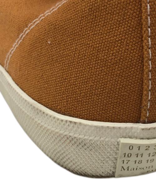 Maison Margiela（メゾンマルジェラ）Maison Margiela (メゾンマルジェラ) Tabi ハイカットスニーカー ベージュ サイズ:40の古着・服飾アイテム
