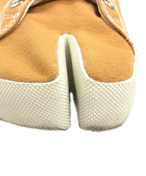 Maison Margiela（メゾンマルジェラ）Maison Margiela (メゾンマルジェラ) Tabi ハイカットスニーカー ベージュ サイズ:40の古着・服飾アイテム