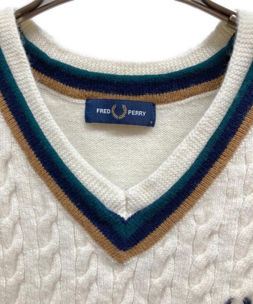 FRED PERRY（フレッドペリー）FRED PERRY (フレッドペリー) チルデンニットベスト ホワイト サイズ:Mの古着・服飾アイテム