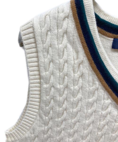 FRED PERRY（フレッドペリー）FRED PERRY (フレッドペリー) チルデンニットベスト ホワイト サイズ:Mの古着・服飾アイテム