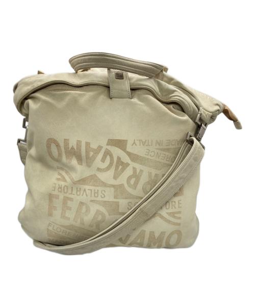 Salvatore Ferragamo（サルヴァトーレ フェラガモ）Salvatore Ferragamo (サルヴァトーレ フェラガモ) プリントロゴショルダーバッグ アイボリーの古着・服飾アイテム