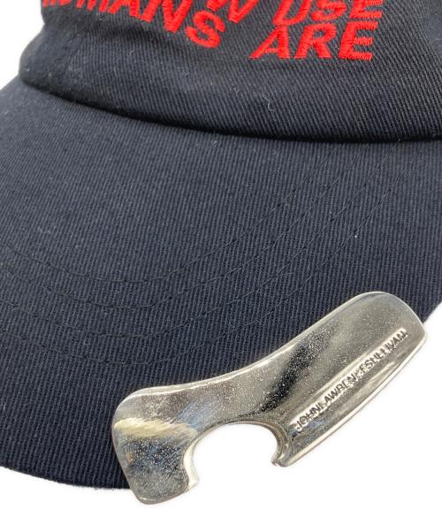 JOHN LAWRENCE SULLIVAN（ジョン ローレンス サリバン）JOHN LAWRENCE SULLIVAN (ジョン ローレンス サリバン) EMBROIDERED CAP WITH BOTTLE OPENER/サリバンキャップ ブラックの古着・服飾アイテム