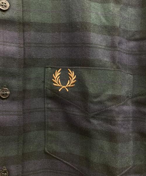 FRED PERRY（フレッドペリー）FRED PERRY (フレッドペリー) ボタンダウンシャツ ネイビー×グリーン サイズ:Sの古着・服飾アイテム