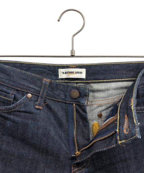 A BATHING APE（ア ベイシング エイプ）A BATHING APE (ア ベイシング エイプ) バック刺繍デニムパンツ インディゴ サイズ:XSの古着・服飾アイテム