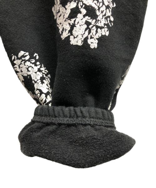 Denim Tears（デニムティアーズ）Denim Tears (デニムティアーズ) 総柄 裏起毛スウェットパンツ ブラック サイズ:Lの古着・服飾アイテム