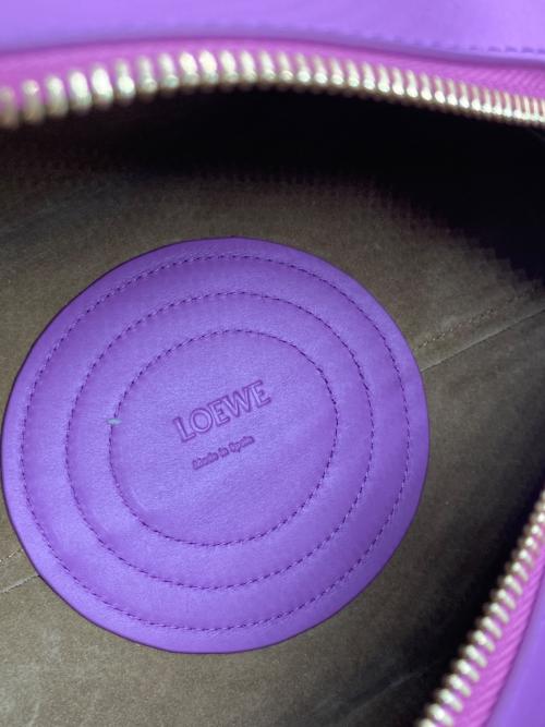LOEWE（ロエベ）LOEWE (ロエベ) パセオスモールバッグ パープルの古着・服飾アイテム