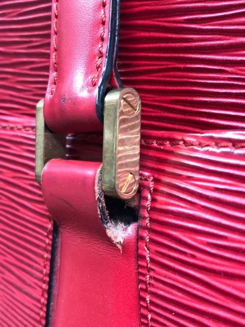 LOUIS VUITTON（ルイ ヴィトン）LOUIS VUITTON (ルイ ヴィトン) エピ　ヴォルテール レッドの古着・服飾アイテム