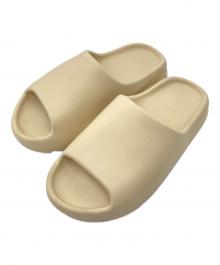 adidas（アディダス）の古着「YEEZY スライドサンダル」｜ベージュ