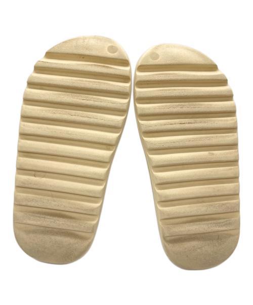 adidas（アディダス）adidas (アディダス) YEEZY スライドサンダル ベージュ サイズ:8USの古着・服飾アイテム